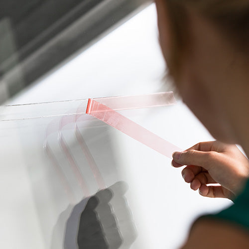 Dubbelhäftande tejper och monteringstejp tejp för att tejpa olika material som plast, metall, gummi, glas och papper